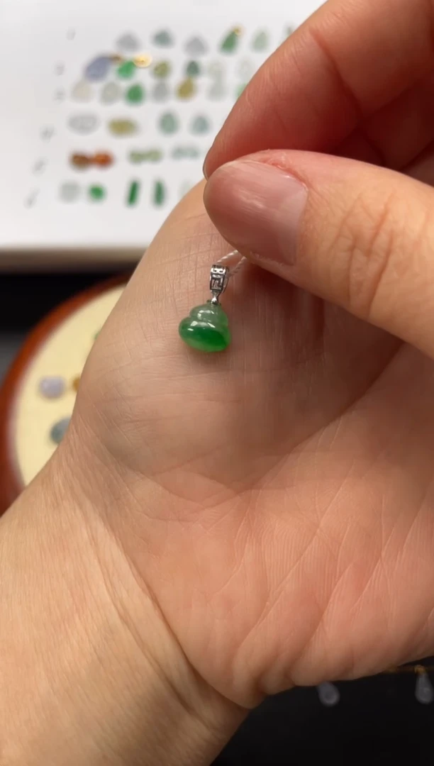 吊坠(不含链)18K金镶嵌翡翠一个JK238