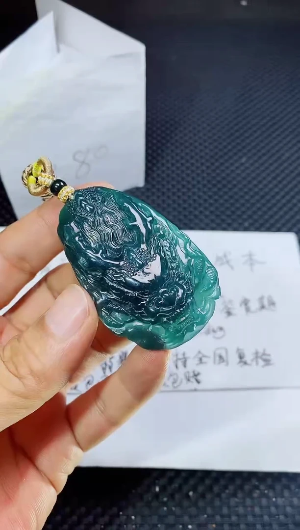 翡翠未镶嵌颈饰
