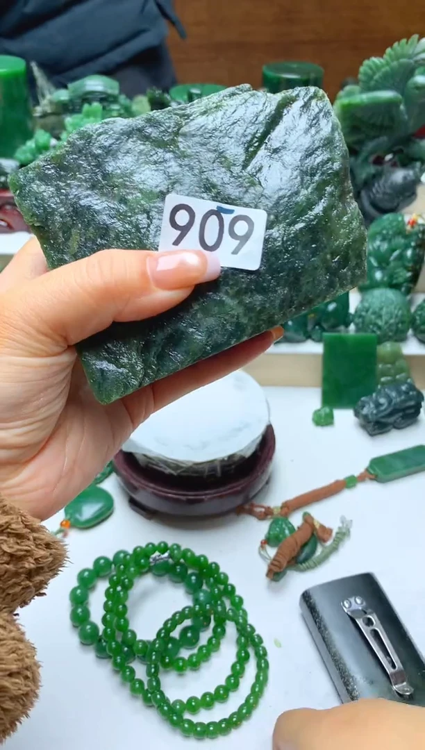 未镶嵌和田玉摆件1