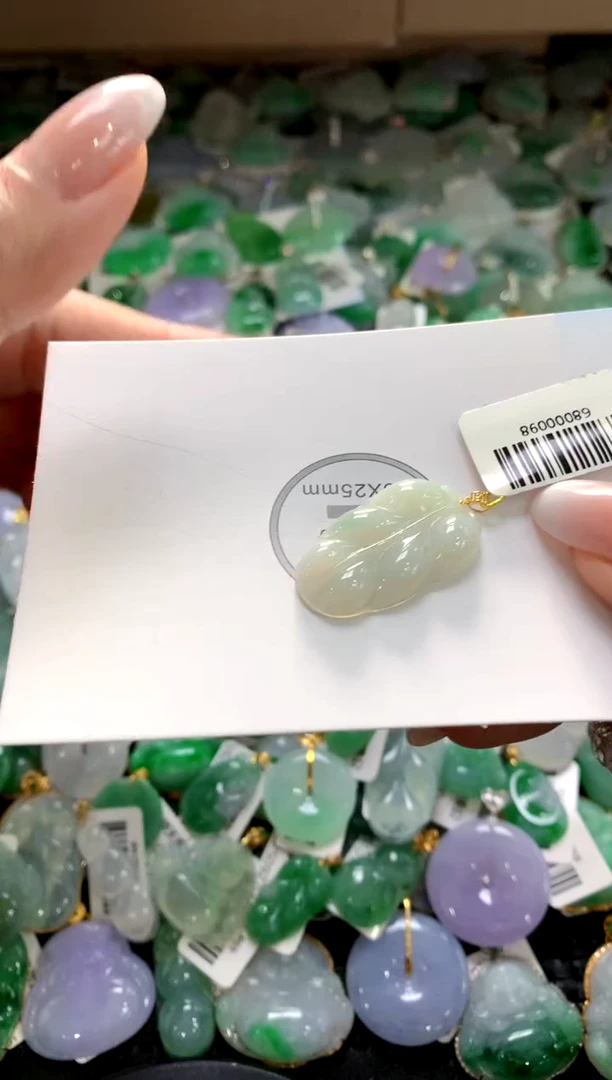 颈饰18K金镶嵌翡翠1111111111111111