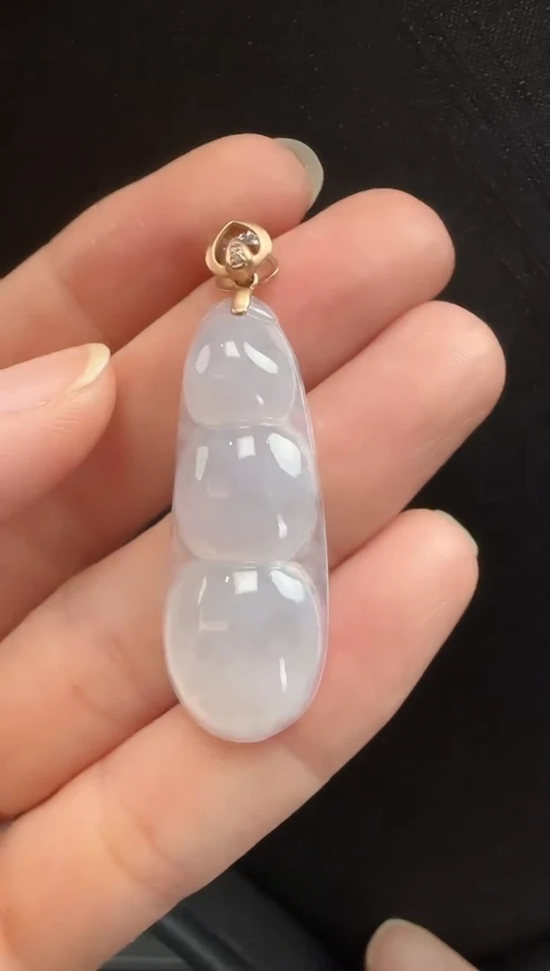 颈饰18K金镶嵌翡翠540豆子一个