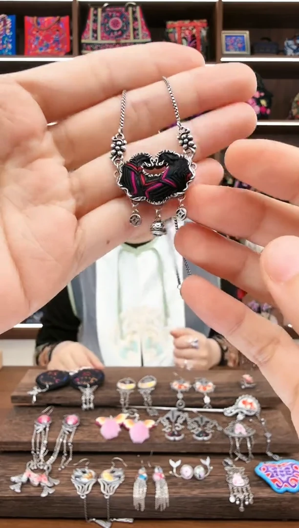 【闪购商品】织绣26蚩梦苗族古绣