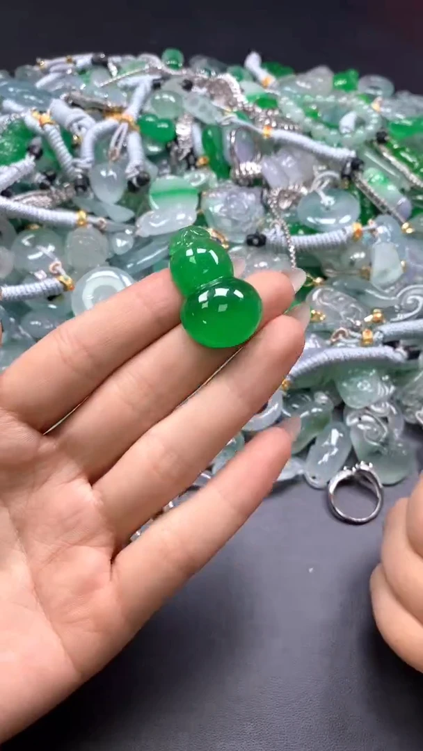 颈饰未镶嵌翡翠(配扣头多样性发其一）105