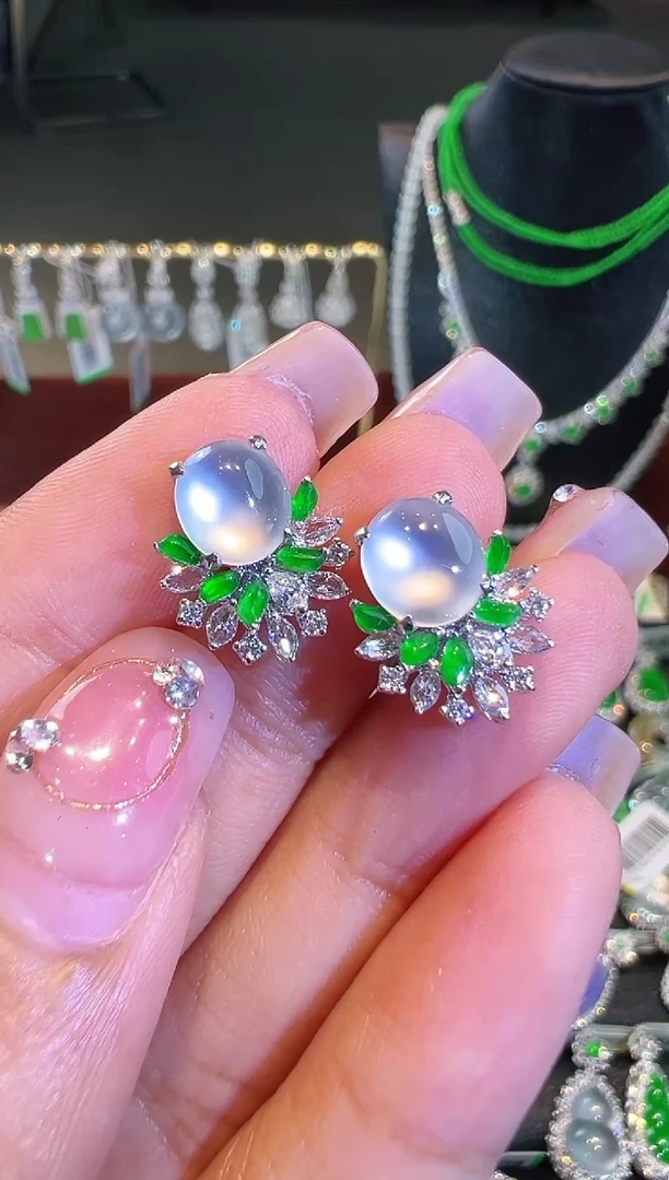 翡翠18K金镶嵌耳饰翡翠