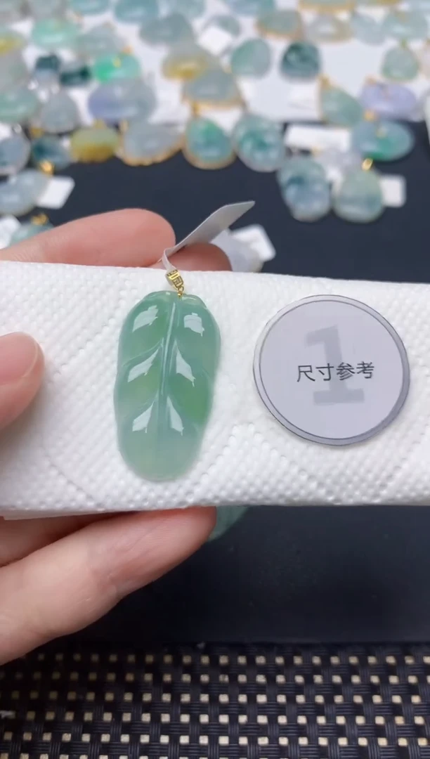 颈饰18K金镶嵌翡翠天然缅甸A货翡翠