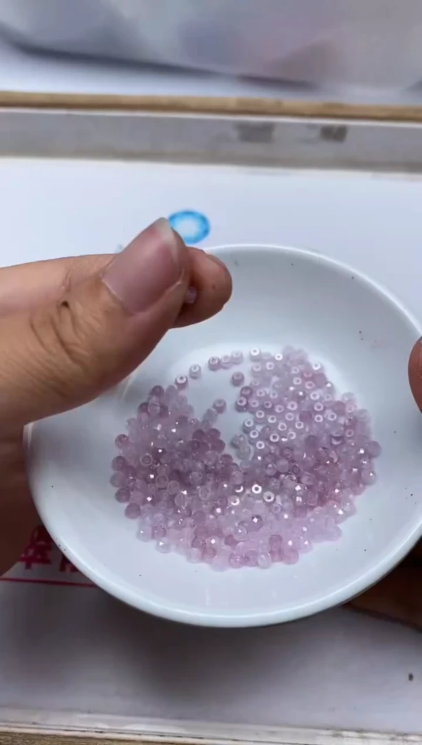 散珠天然锆石未镶嵌D528 粉锆石2*3mm50个9.9元