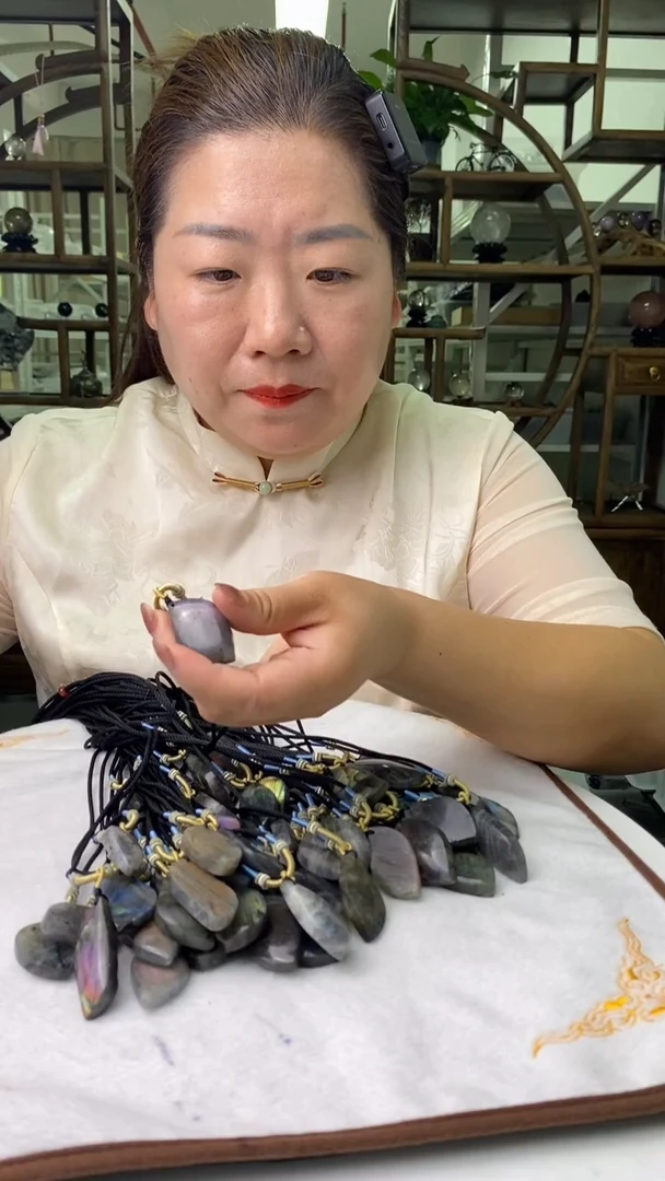 吊坠未镶嵌拉长石拉长石（紫光）吊坠D822多样性发其一