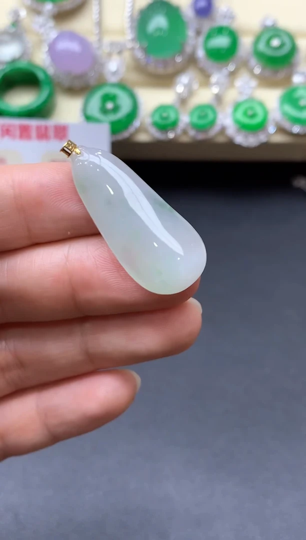 颈饰18K金镶嵌翡翠22-中国好珍宝