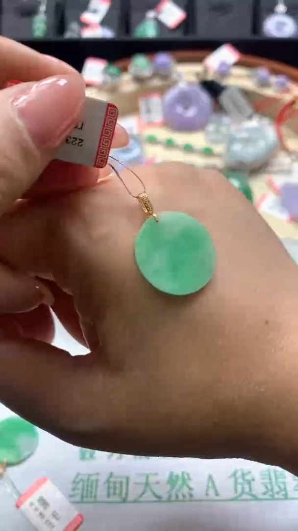 【闪购商品】翡翠颈饰18K金镶嵌无事牌