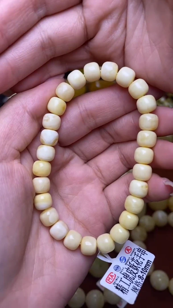 未镶嵌琥珀裸石葵. 44