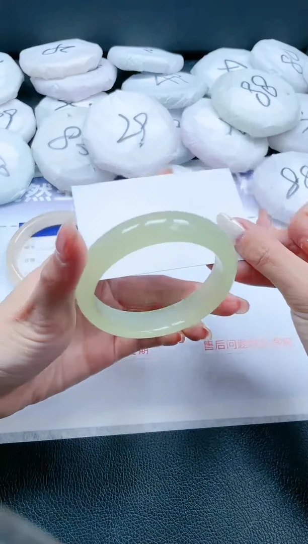 【闪购商品】石英质玉手镯未镶嵌17J350-58