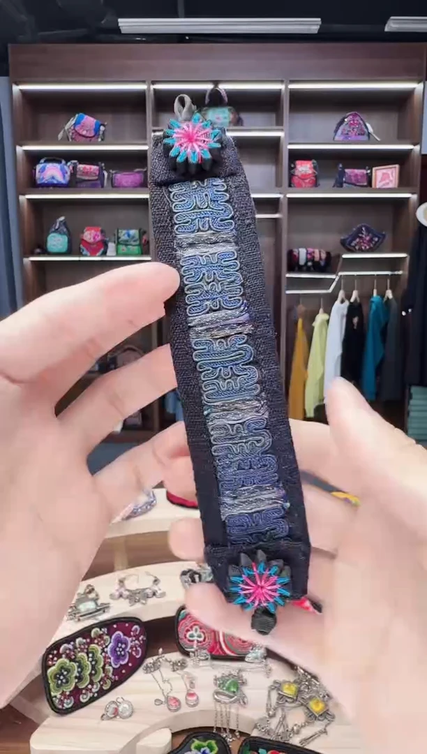 织绣35蒙阿苏苗绣传承店