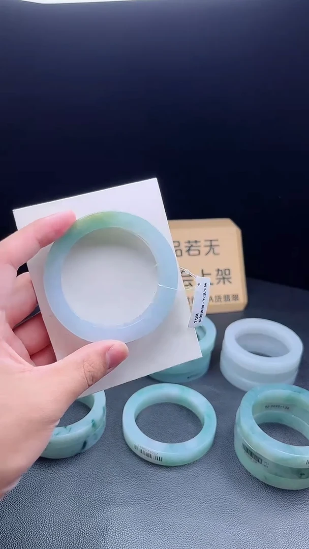 未镶嵌手镯定制翡翠雪定制