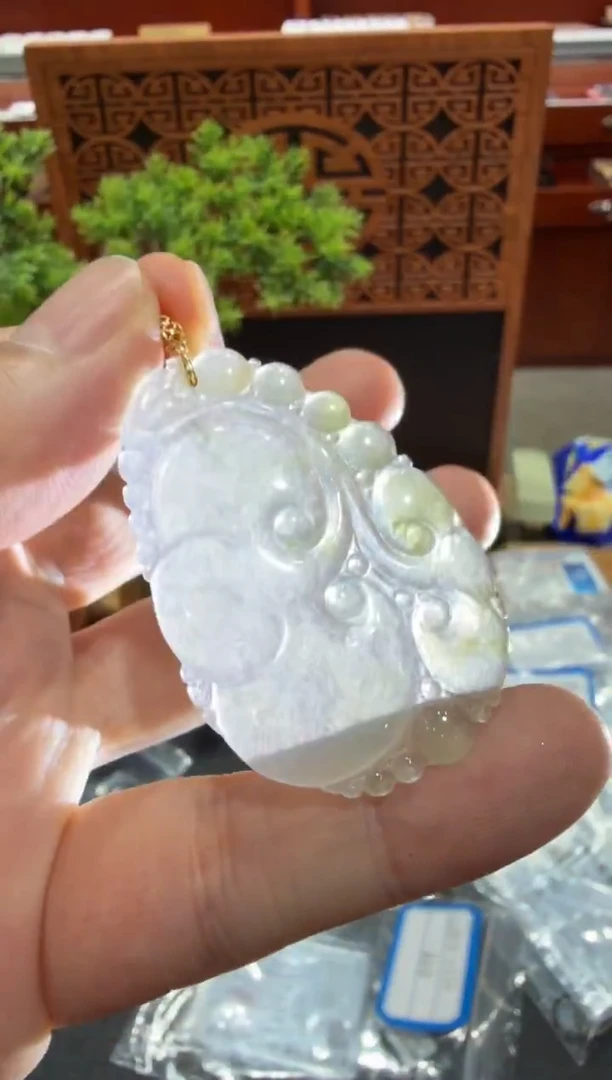 18K金镶嵌挂件翡翠A货翡翠多样性孤品