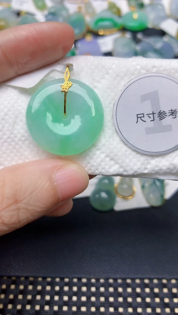 翡翠18K金镶嵌颈饰天然缅甸A货翡翠