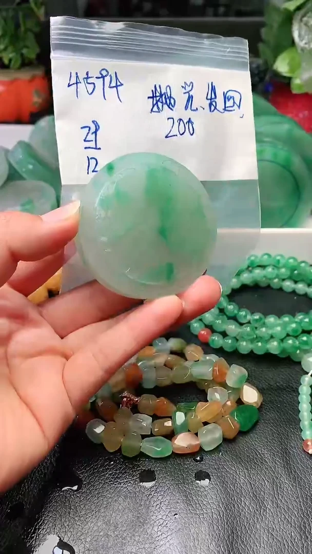 定制石英质玉（非洲翠）用****4毛呸抛光