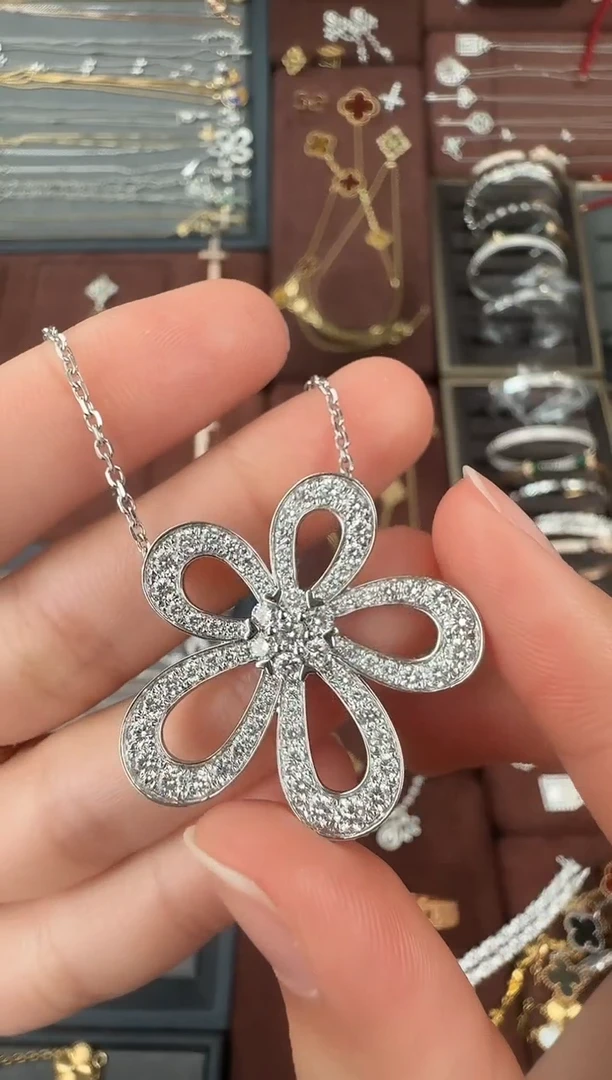 【闪购商品】实验室培育钻石铂Pt950镶嵌大花项链【12.5克以上】