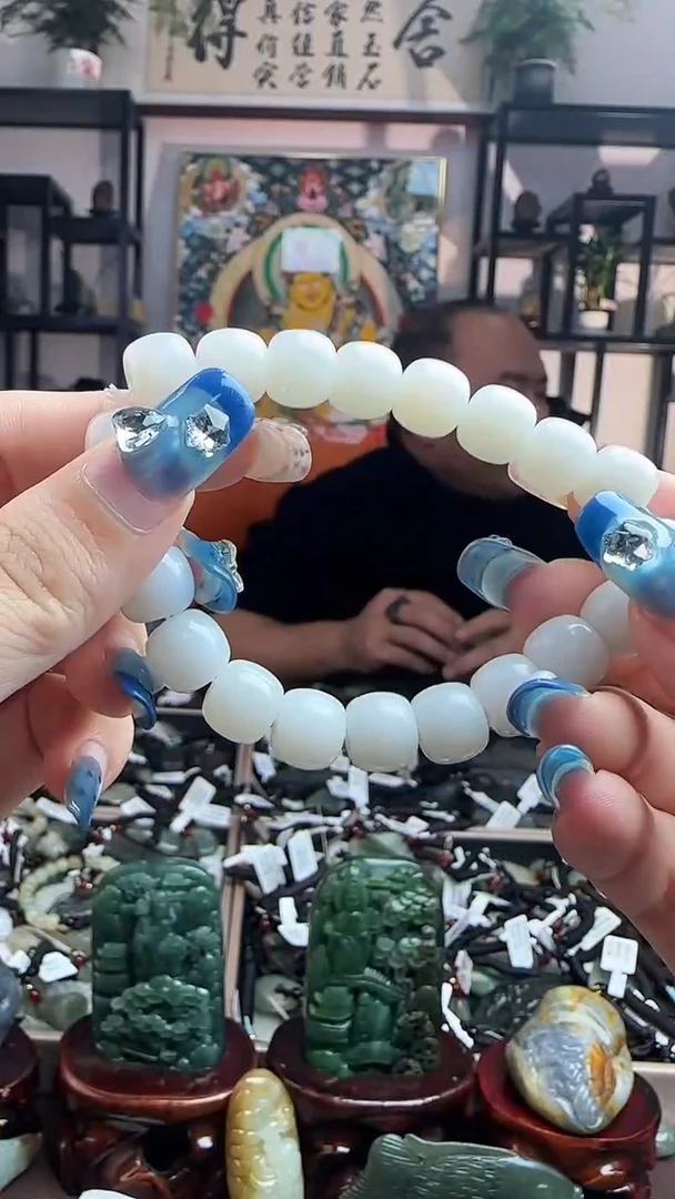 颈饰未镶嵌和田玉手串多样性发其一