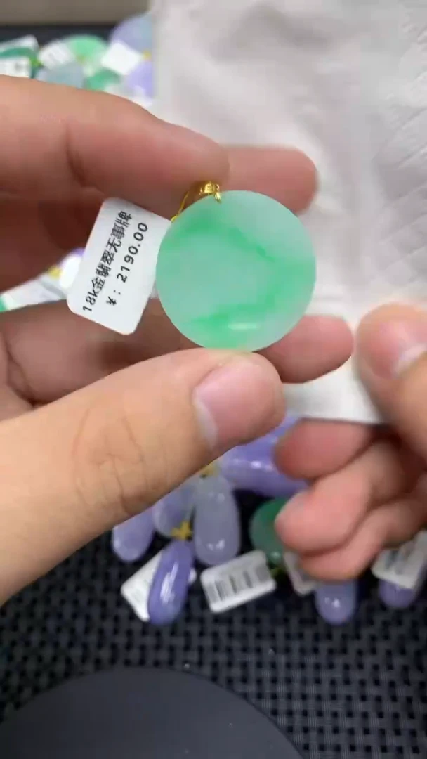 颈饰18K金镶嵌翡翠天然缅甸翡翠A货