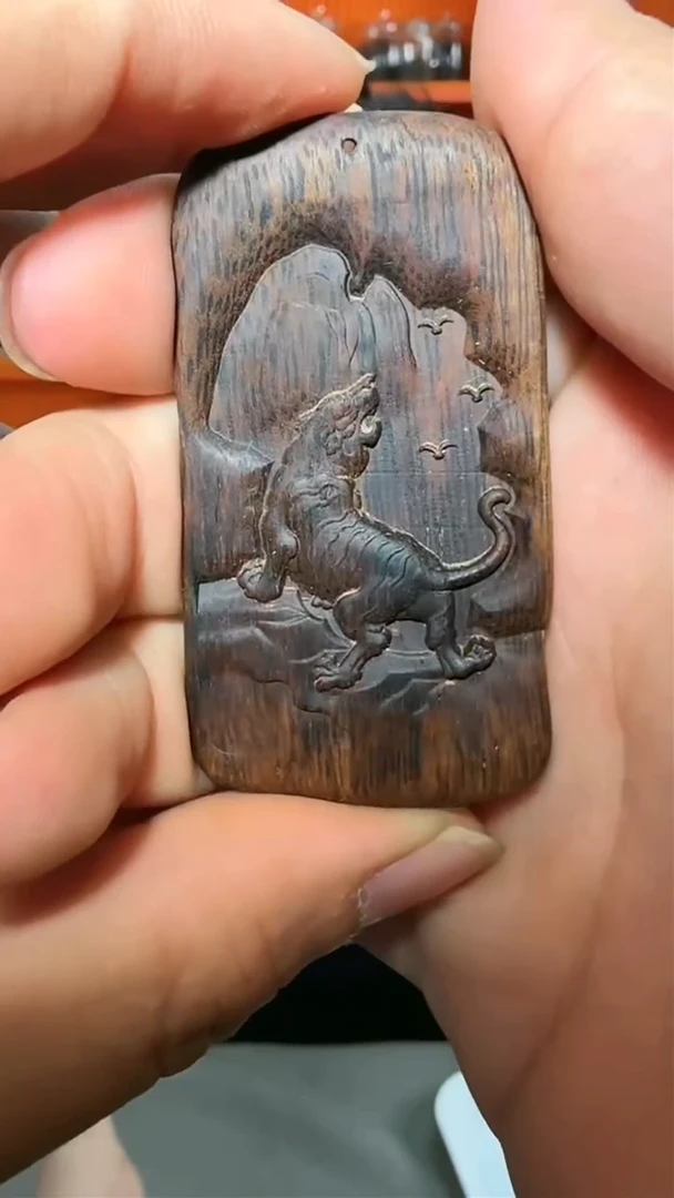 沉香吊坠216号生肖虎+镶嵌多样性发一