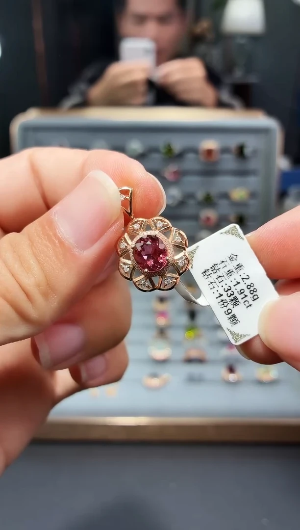 颈饰18K金镶嵌碧玺1.91.