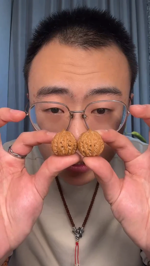 【闪购商品】文玩核桃吊坠小秋子一对（小手捻）