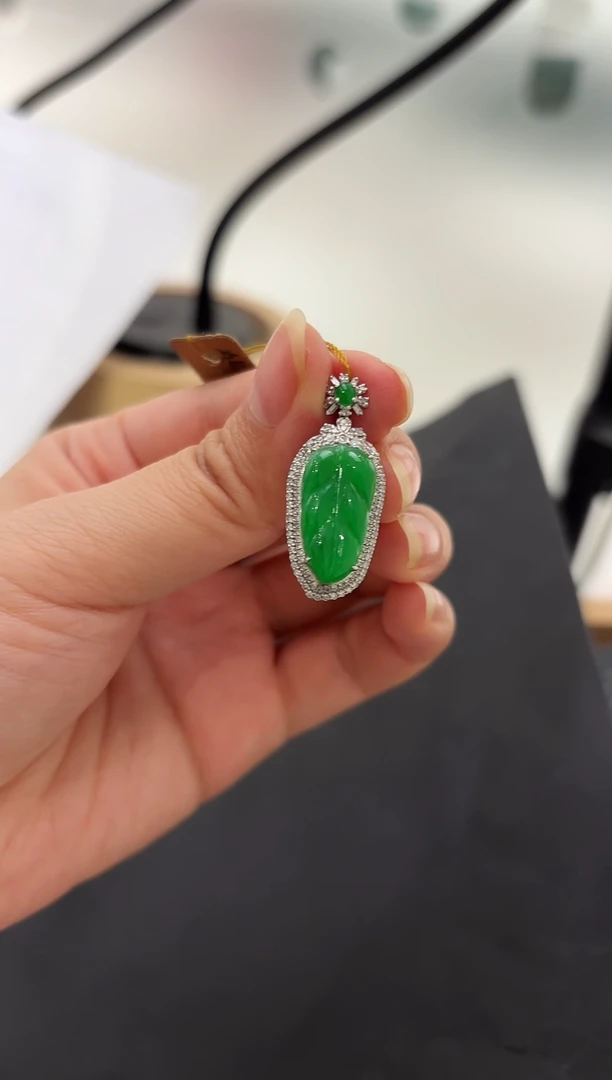 吊坠(不含链)18K金镶嵌翡翠翡翠玉叶吊坠多人不退不换