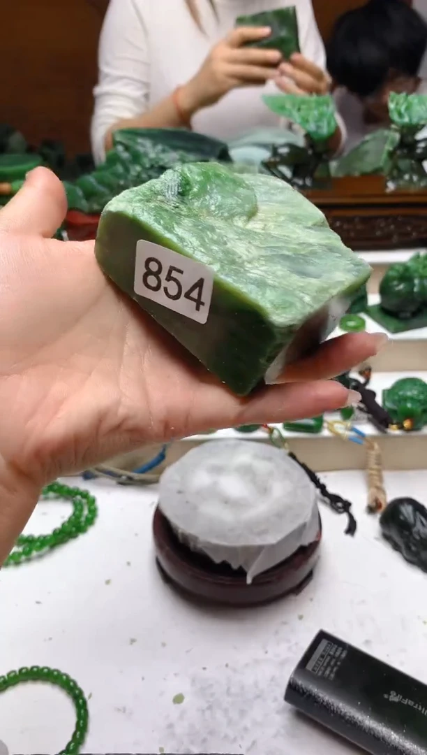 未镶嵌和田玉（碧玉）珠宝半成品1