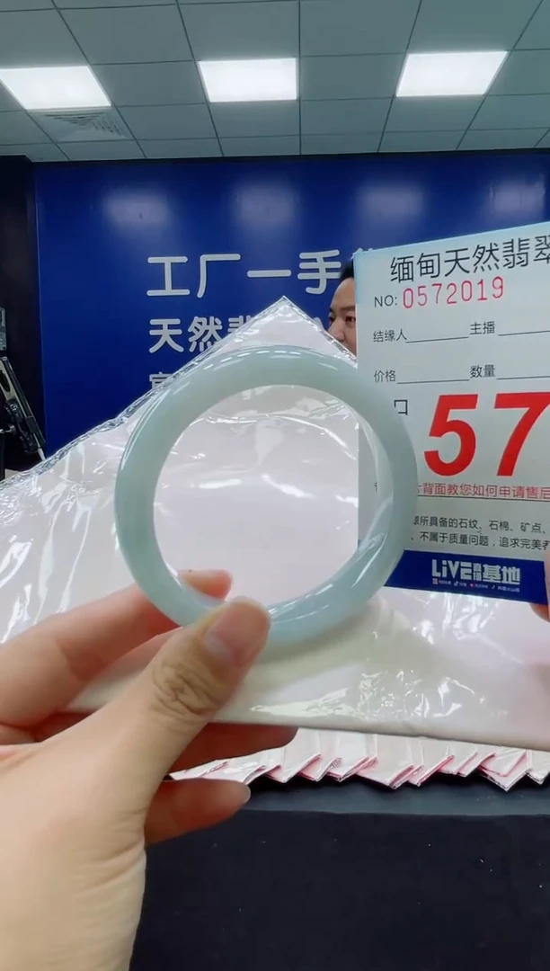 未镶嵌手镯翡翠天然翡翠手镯