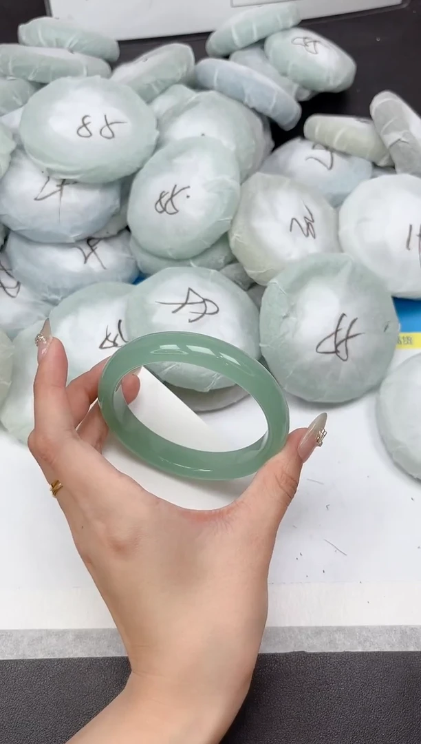 未镶嵌手镯石英质玉141-65.4