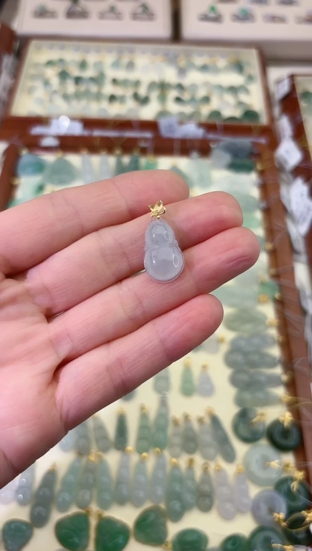 翡翠18K金镶嵌颈饰-****?葫芦