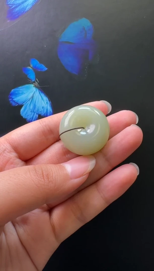 颈饰未镶嵌和田玉吊坠