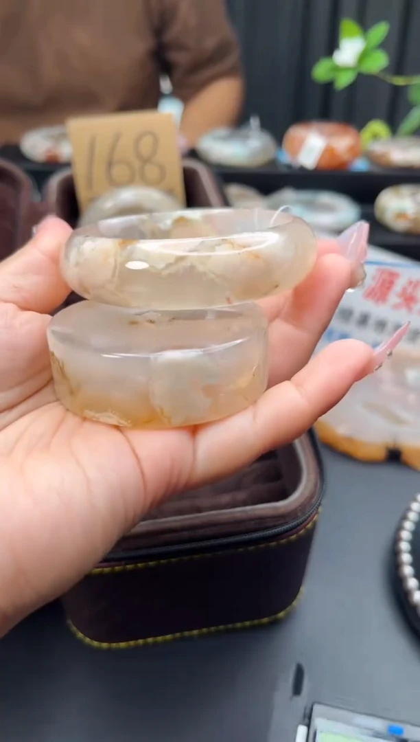 石英质玉手镯未镶嵌赠送镯心（圈口57