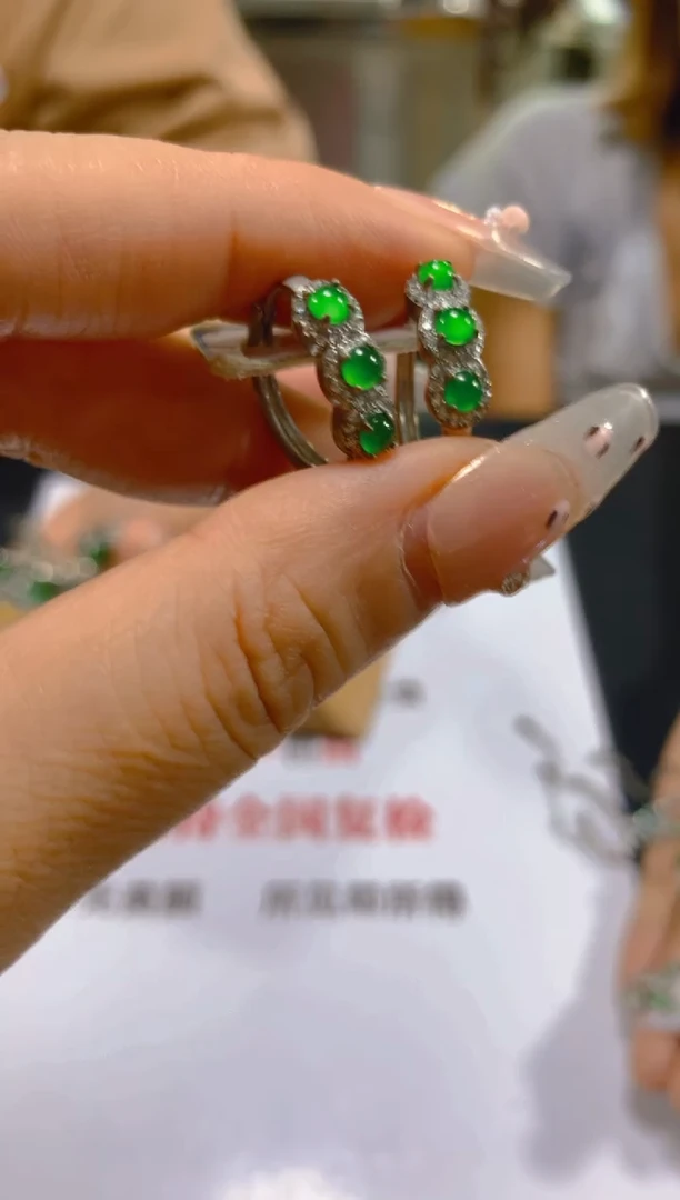未镶嵌翡翠耳饰多样性发一