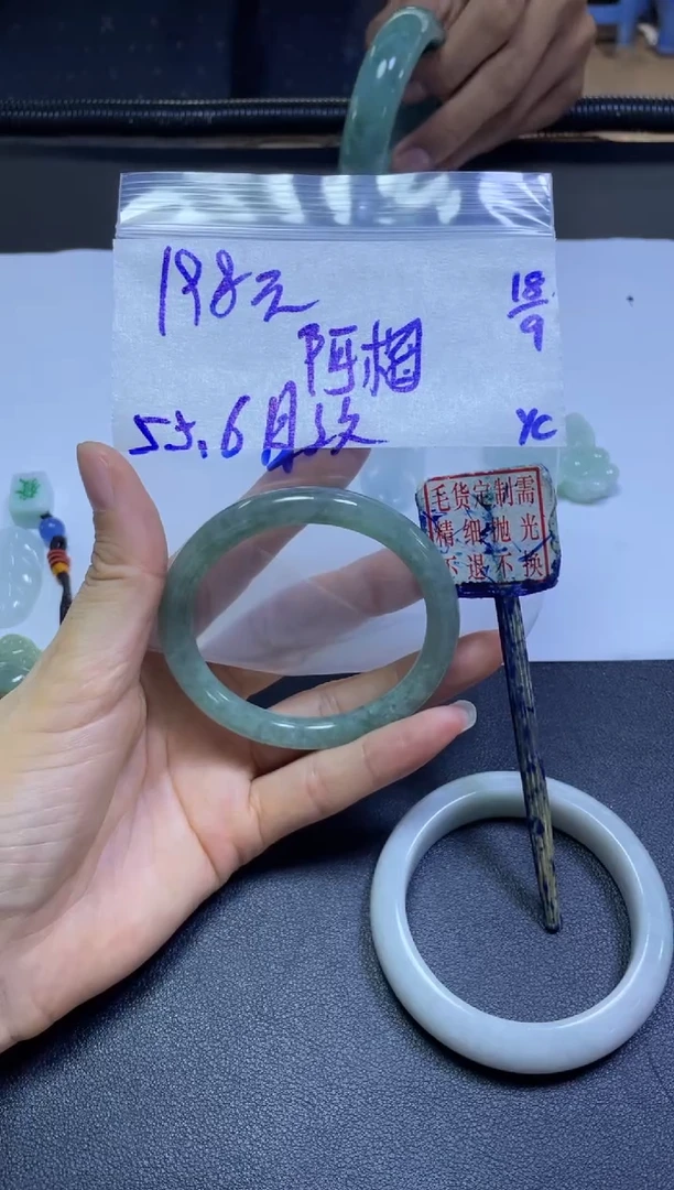 未镶嵌定制翡翠?**?手镯55.6圆纹#198元毛货需抛光
