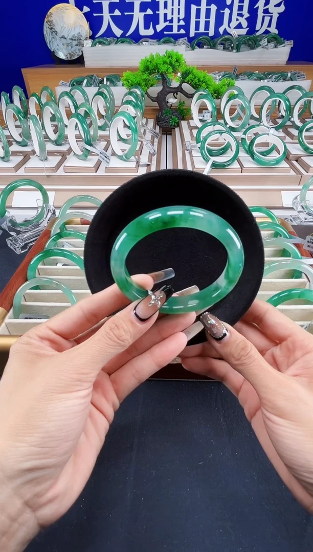 未镶嵌手镯石英质玉（非洲翠）圈口57