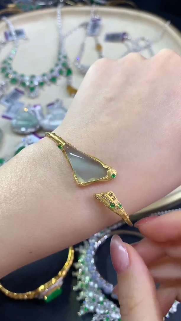 18K金镶嵌手镯翡翠手镯|13800