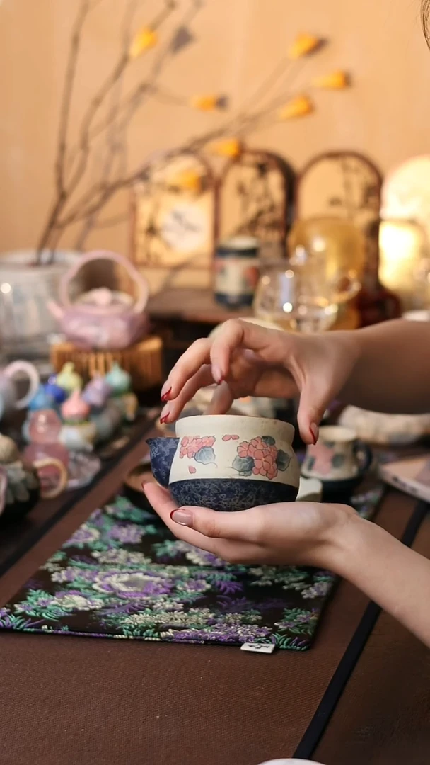 焦糖釉手绘绣球花宝瓶