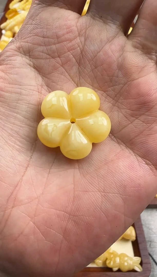 蜜蜡未镶嵌珠宝奇石1