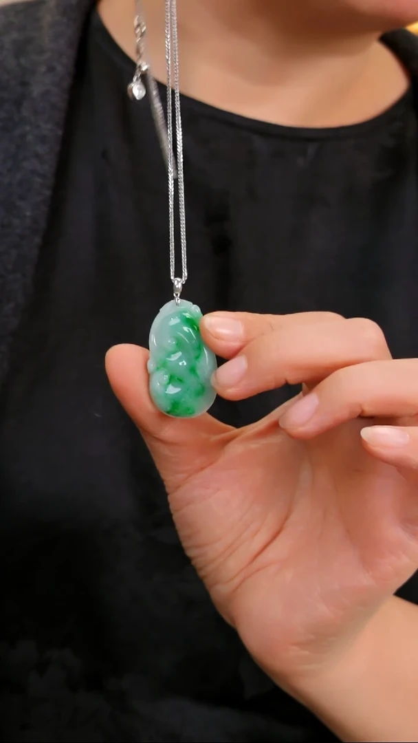 颈饰18K金镶嵌翡翠国风