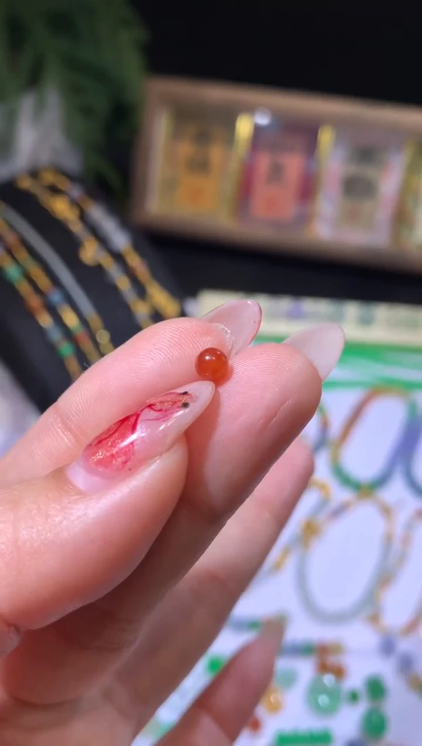 【闪购商品】定制翡翠未镶嵌4.4*珠子280+28