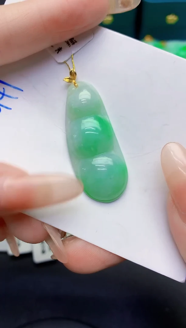 颈饰18K金镶嵌翡翠缅甸天然翡翠A货