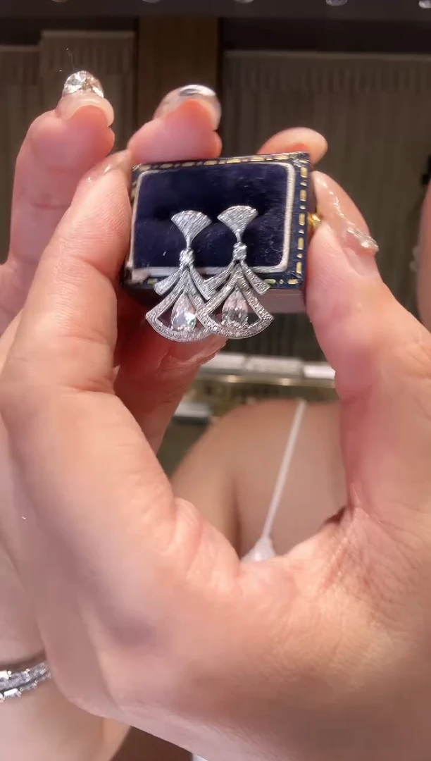 铂Pt950镶嵌耳饰钻石AY0454-PT