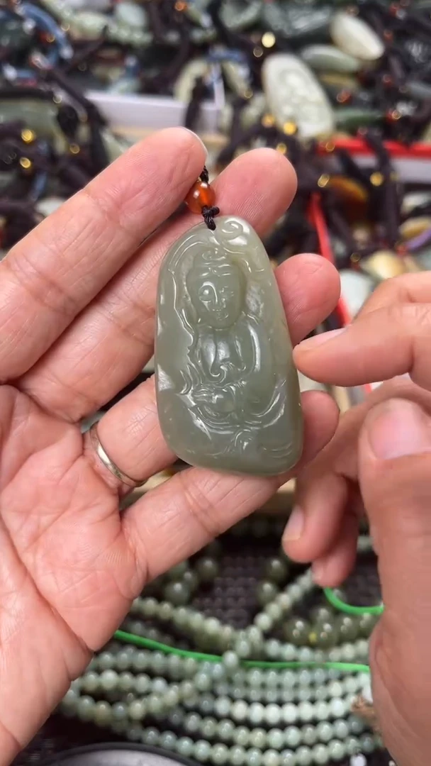 【闪购商品】和田玉颈饰未镶嵌多样性发货没有证书，拍一发一.有瑕