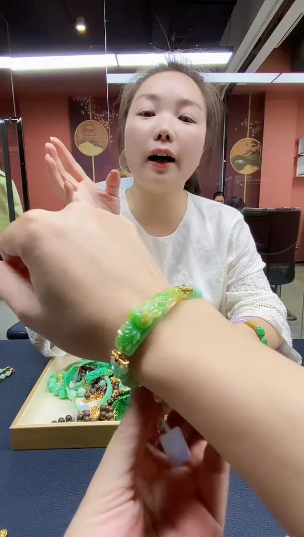 颈饰未镶嵌翡翠手牌