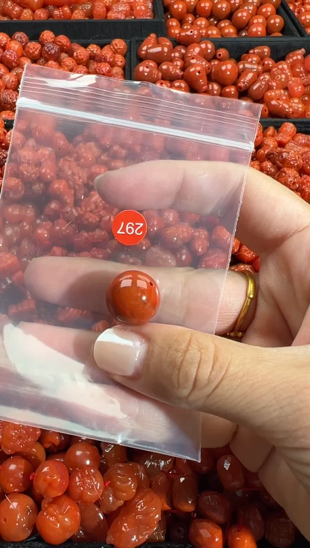 颈饰未镶嵌南红玛瑙1