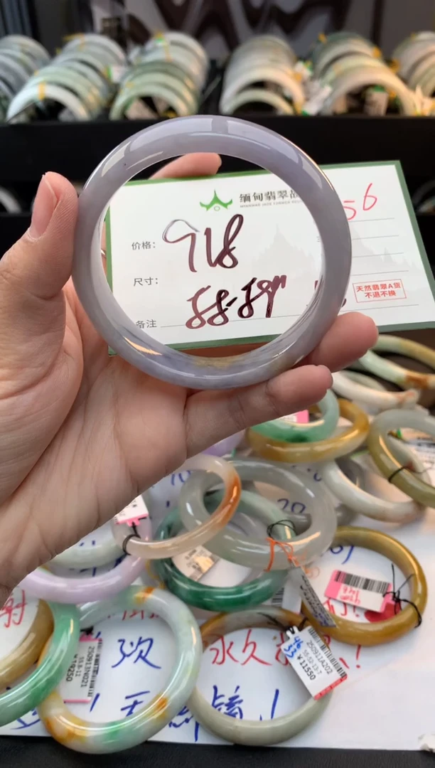 未镶嵌定制翡翠毛货需精细抛光+多人