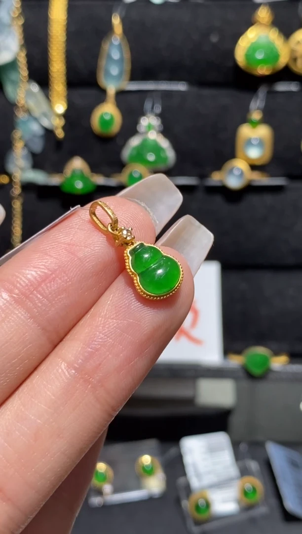【闪购商品】翡翠颈饰18K金镶嵌吊坠