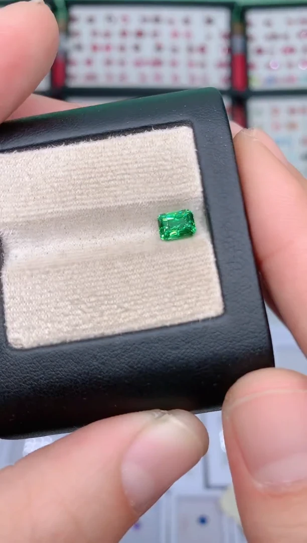 未镶嵌裸石石榴石（沙弗莱）1.19ct