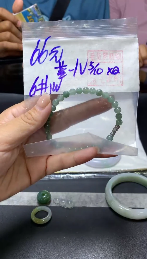 未镶嵌定制翡翠蓝*儿+珠串6#66元  毛货抛光